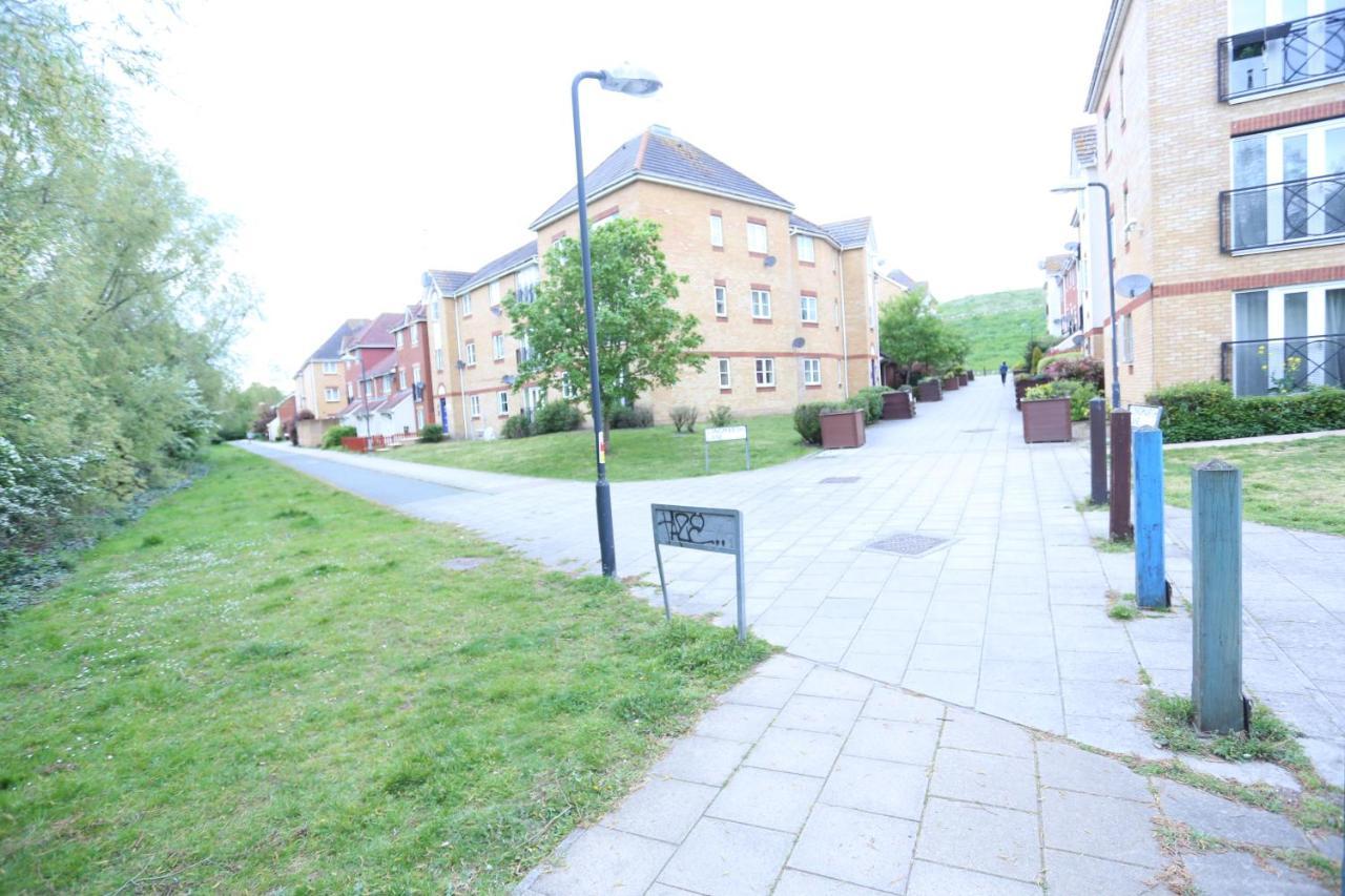 2 Bedroom Apartment Thamesmead  Exterior foto